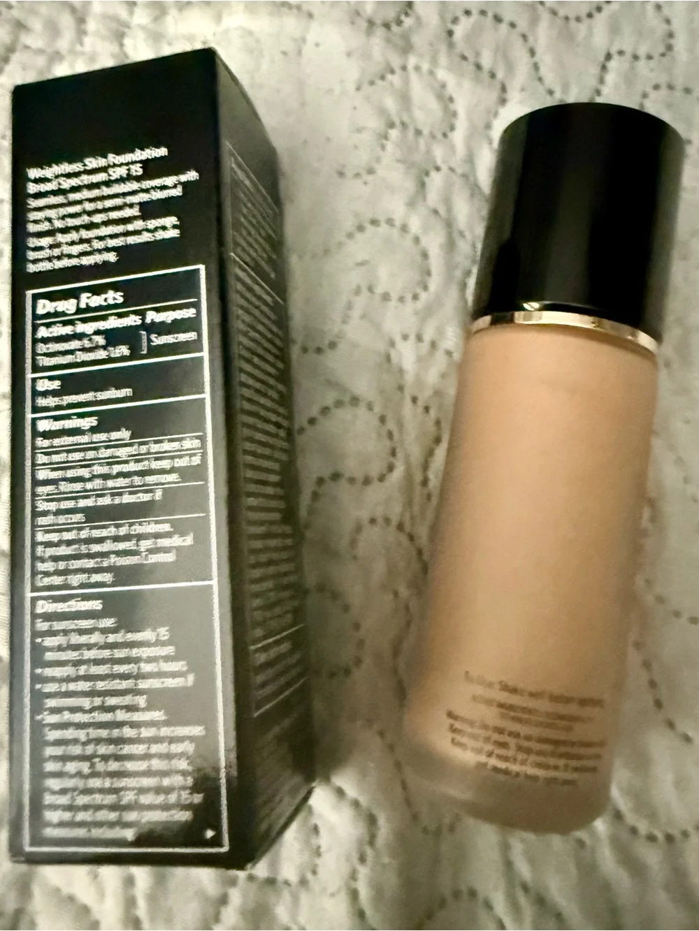 Bobbi Brown Weightless Skin Foundation - Cool Sand